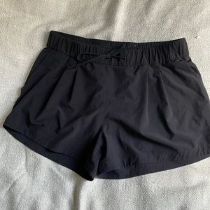 Lululemon Stroll At Sundown Short 3” nearly new, black,
